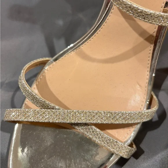 Jewel by Badgley Mischka Glittering Gold Heels New With Defects - Picture 10 of 11